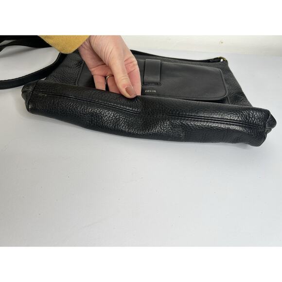 Fossil Kinley Crossbody Black Pebbled Leather Purse - Picture 3 of 16